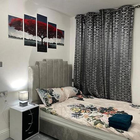 3 Bedroom Whalley Aparthotel Бёрнли Экстерьер фото